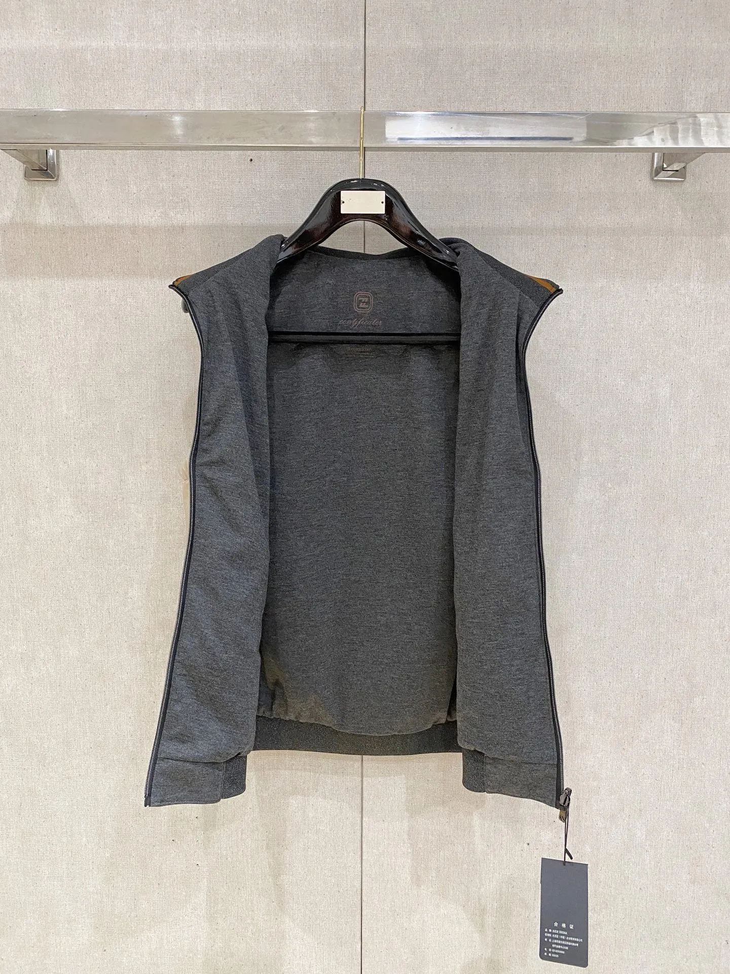 Zegna ： ， ， ， ； ， ， ， ， Classic 。 ： ， ， ， ； ， ； ， ， 。 ： ， ， ； ， ， T 、 、 ； ， ， ， 。 ： 、 、 ， ， Versatile 。 ： Cream White/Khaki/ /Black（ Gray ） Sizes：M-4XL